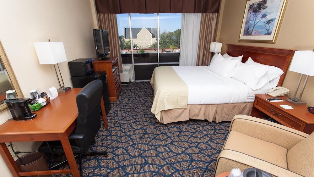 Holiday Inn Gainesville-University Center By Ihg Exterior photo