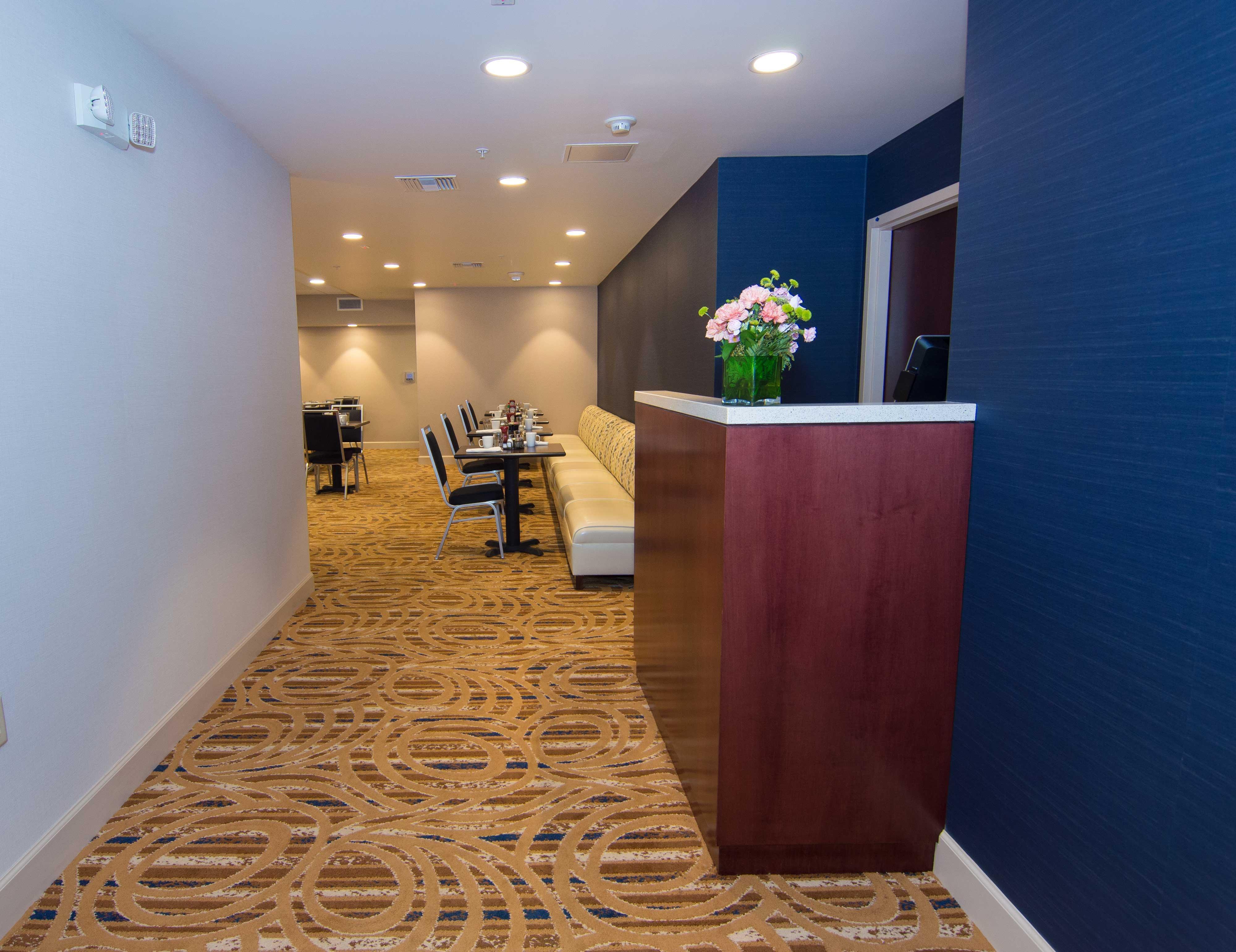 Holiday Inn Gainesville-University Center By Ihg Exterior photo