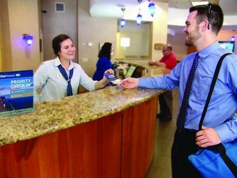 Holiday Inn Gainesville-University Center By Ihg Exterior photo