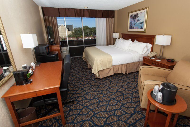 Holiday Inn Gainesville-University Center By Ihg Exterior photo