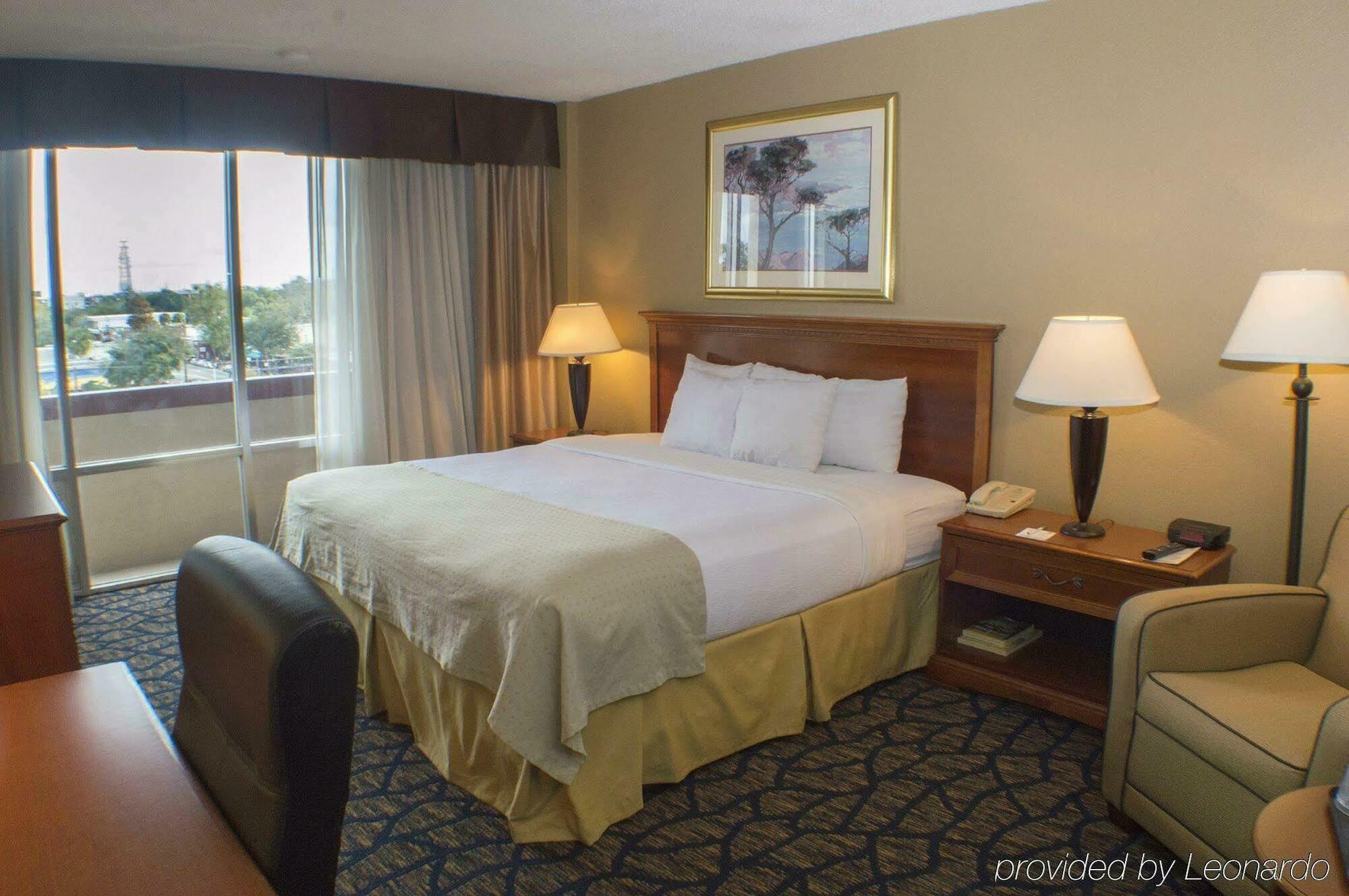 Holiday Inn Gainesville-University Center By Ihg Exterior photo
